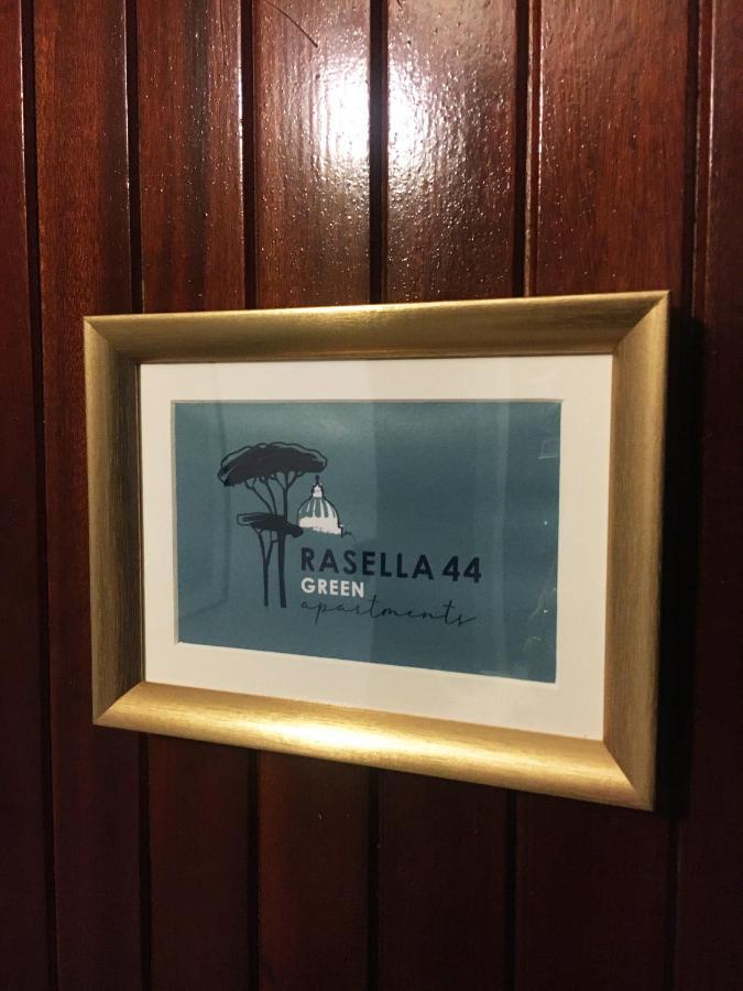 Rasella44, * Rom